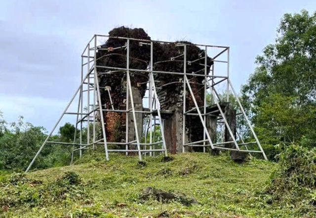 Hy vọng 'cấp cứu' kịp thời th&aacute;p S&aacute;ng đang chờ sập- Ảnh 3.