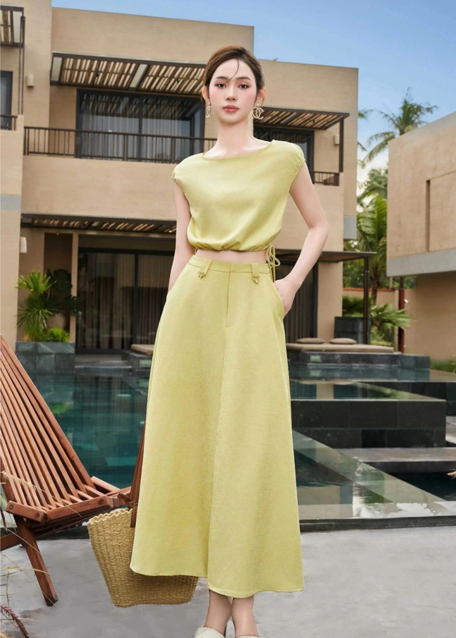 Áo dây rút phá vỡ sự đơn điệu, tôn lên phong thái hiện đại- Ảnh 2. Áo dây rút phá vỡ sự đơn điệu, tôn lên phong thái hiện đại- Ảnh 2.