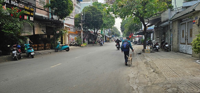 Người đ&agrave;n &ocirc;ng dắt ch&oacute; xin việc khắp TP . HCM t&igrave;m được bến đỗ b&igrave;nh y&ecirc;n - Ảnh 2.