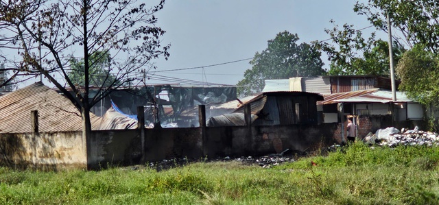 Ch&aacute;y lớn b&atilde;i phế liệu l&uacute;c s&aacute;ng sớm ở TP.HCM- Ảnh 2.