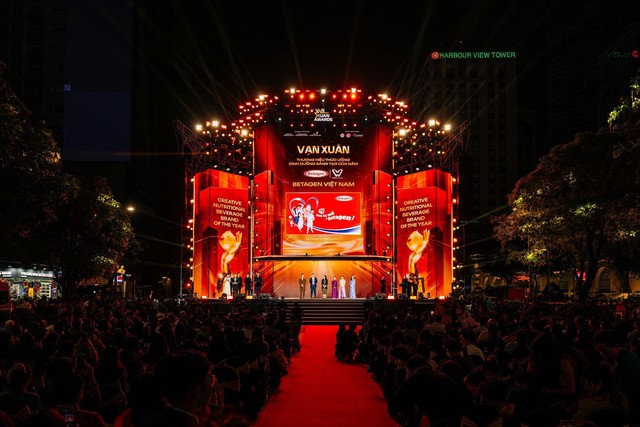 Phố đi bộ Nguyễn Huệ rộn r&agrave;ng: Betagen, h&agrave;nh tr&igrave;nh &lsquo;men ta m&ecirc;&rsquo; chinh phục giới trẻ- Ảnh 3.