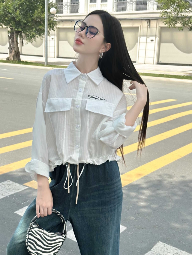 Áo dây rút phá vỡ sự đơn điệu, tôn lên phong thái hiện đại- Ảnh 3. Áo dây rút phá vỡ sự đơn điệu, tôn lên phong thái hiện đại- Ảnh 3.