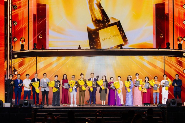 Phố đi bộ Nguyễn Huệ rộn r&agrave;ng: Betagen, h&agrave;nh tr&igrave;nh &lsquo;men ta m&ecirc;&rsquo; chinh phục giới trẻ- Ảnh 4.