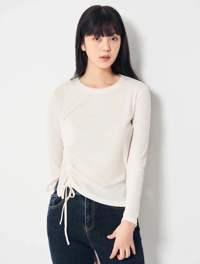 Áo dây rút phá vỡ sự đơn điệu, tôn lên phong thái hiện đại- Ảnh 5. Áo dây rút phá vỡ sự đơn điệu, tôn lên phong thái hiện đại- Ảnh 5.