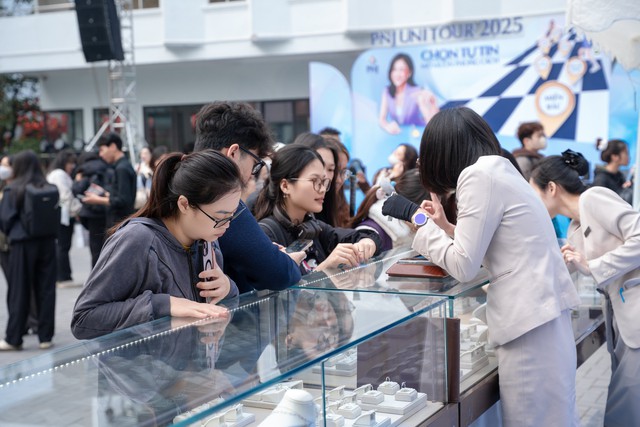 Dấu ấn PNJ Uni Tour 2025: Hơn 8.000 sinh viên đồng hành nâng tầm phong cách- Ảnh 5. Dấu ấn PNJ Uni Tour 2025: Hơn 8.000 sinh viên đồng hành nâng tầm phong cách- Ảnh 5.