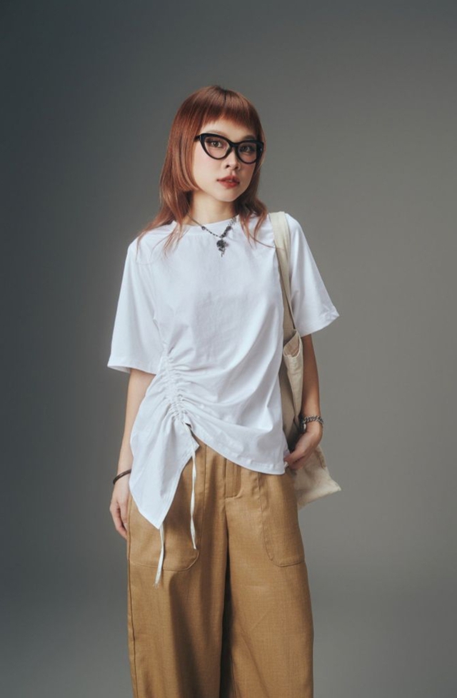 Áo dây rút phá vỡ sự đơn điệu, tôn lên phong thái hiện đại- Ảnh 6. Áo dây rút phá vỡ sự đơn điệu, tôn lên phong thái hiện đại- Ảnh 6.