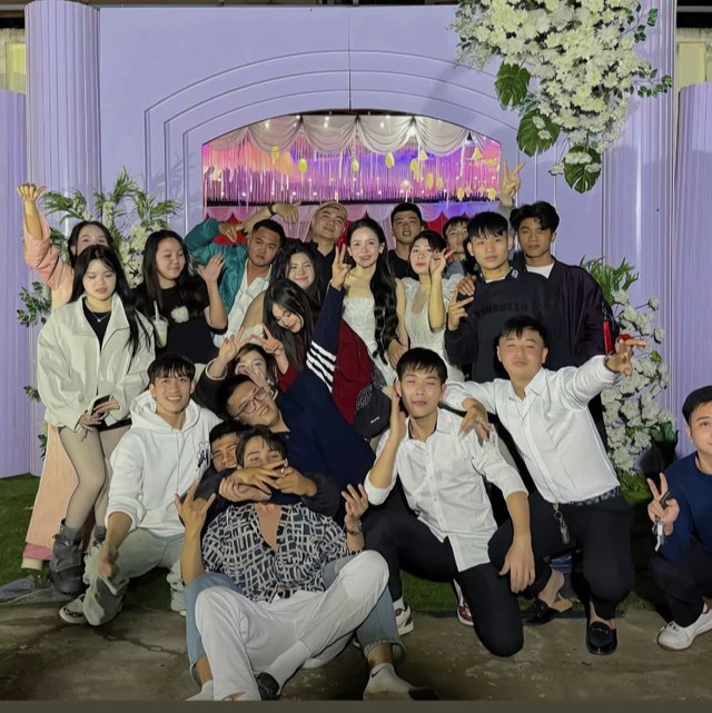 Mời cưới online c&ocirc; d&acirc;u ở H&agrave; Nội đ&oacute;n 10 m&acirc;m kh&aacute;ch lạ đến chung vui - Ảnh 1.