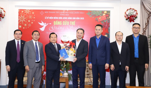 Hội Li&ecirc;n hiệp thanh ni&ecirc;n Việt Nam ch&uacute;c mừng Gi&aacute;ng sinh thanh ni&ecirc;n, đồng b&agrave;o t&ocirc;n gi&aacute;o - Ảnh 3.
