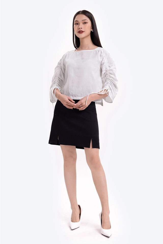 Áo dây rút phá vỡ sự đơn điệu, tôn lên phong thái hiện đại- Ảnh 7. Áo dây rút phá vỡ sự đơn điệu, tôn lên phong thái hiện đại- Ảnh 7.