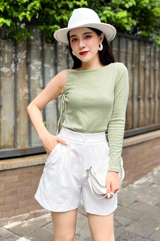 Áo kẻ sọc ngang khuấy đảo đường phố bằng hơi thở phóng khoáng- Ảnh 8. Áo kẻ sọc ngang khuấy đảo đường phố bằng hơi thở phóng khoáng- Ảnh 8.