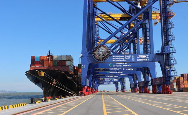 Xuất nhập khẩu h&agrave;ng h&oacute;a đạt gần 840 tỉ USD trong 11 th&aacute;ng - Ảnh 1.