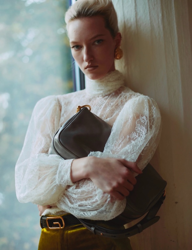 Những thiết kế cổ điển 'hot' nhất mùa thời trang cuối năm- Ảnh 2.