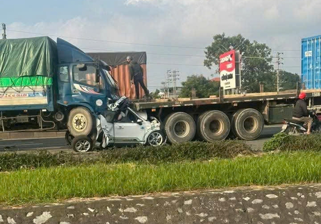 Hải Ph&ograve;ng: 7 &ocirc; t&ocirc; va chạm li&ecirc;n ho&agrave;n, tạm giữ t&agrave;i xế xe đầu k&eacute;o- Ảnh 1.