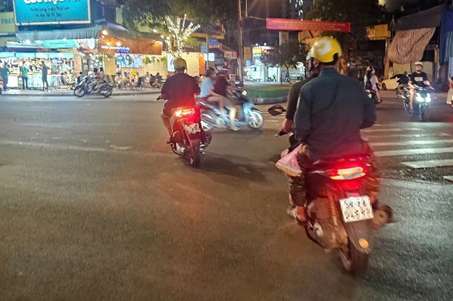 Người đ&agrave;n &ocirc;ng dắt ch&oacute; xin việc khắp TP . HCM t&igrave;m được bến đỗ b&igrave;nh y&ecirc;n - Ảnh 1.