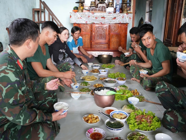 Bữa khoai, sắn nghĩa t&igrave;nh v&ugrave;ng lũ Gia Lai gửi bộ đội Chiến dịch Quang Trung - Ảnh 3.