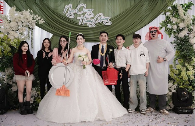Mời cưới online c&ocirc; d&acirc;u ở H&agrave; Nội đ&oacute;n 10 m&acirc;m kh&aacute;ch lạ đến chung vui - Ảnh 2.
