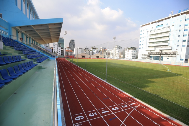 S&acirc;n Hoa Lư rực rỡ diện mạo mới, mở cửa cho người d&acirc;n tập giờ n&agrave;o?- Ảnh 2.