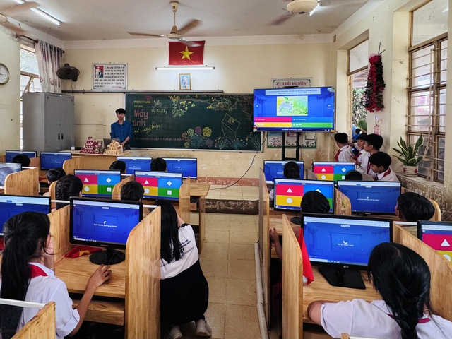 Mở rộng cơ hội tiếp cận c&ocirc;ng nghệ cho học sinh v&ugrave;ng bi&ecirc;n giới- Ảnh 3.