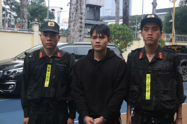 Triệt ph&aacute; băng nh&oacute;m cưỡng đoạt t&agrave;i sản n&uacute;p b&oacute;ng đ&ograve;i nợ thu&ecirc; tại TP . HCM - Ảnh 1.