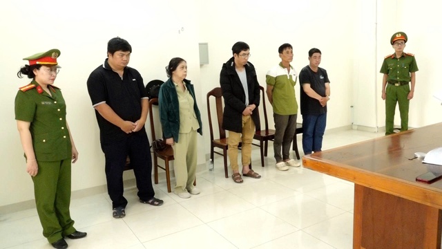 Vụ tử vong tr&ecirc;n trụ điện trung thế ở Nha Trang: Khởi tố 5 bị can   - Ảnh 1.