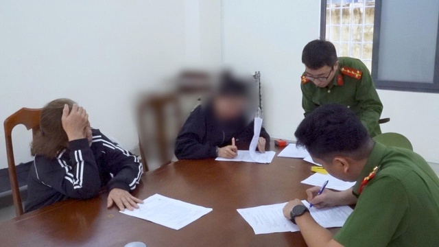 Khởi tố 2 bị can vận chuyển tr&aacute;i ph&eacute;p 620 chỉ v&agrave;ng qua đường h&agrave;ng kh&ocirc;ng - Ảnh 1.