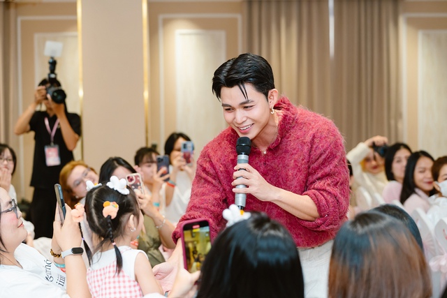 Jun Phạm l&agrave;m điều đặc biệt cho fan trước Gi&aacute;ng sinh - Ảnh 2.