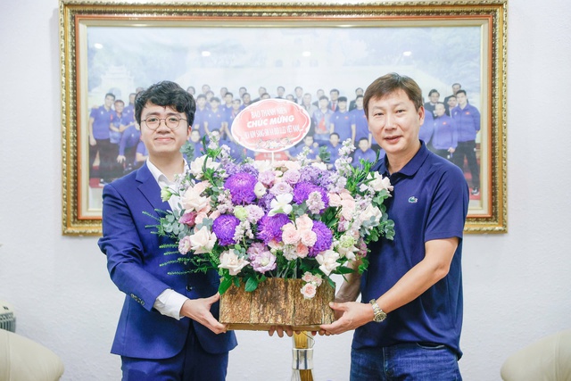 4 cuộc phỏng vấn của PV Thanh Ni&ecirc;n v&agrave; HLV Kim Sang-sik: Con người kh&aacute;c ph&iacute;a ngo&agrave;i s&acirc;n cỏ- Ảnh 4.