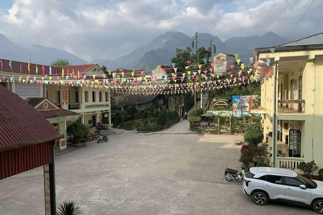 L&agrave;o Cai: H&agrave;ng trăm phụ huynh kh&ocirc;ng cho con đến trường- Ảnh 1.