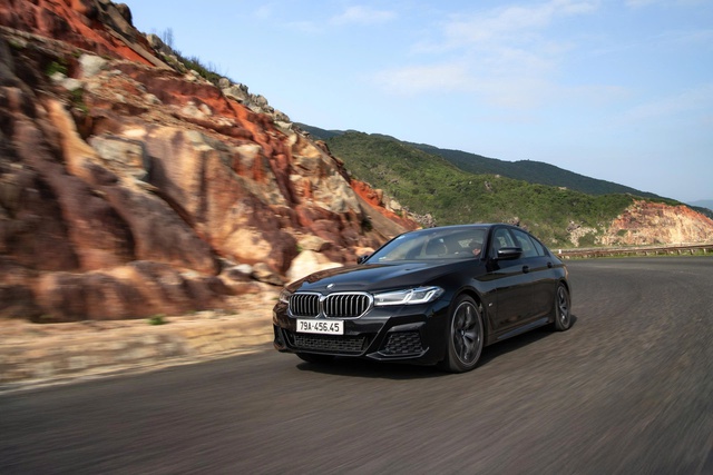 BMW giảm gi&aacute; kỷ lục cuối năm: thời điểm v&agrave;ng mua xe hay chờ sang năm mới? - Ảnh 4.