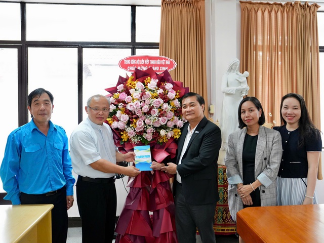 Hội Li&ecirc;n hiệp thanh ni&ecirc;n Việt Nam ch&uacute;c mừng Gi&aacute;ng sinh thanh ni&ecirc;n, đồng b&agrave;o t&ocirc;n gi&aacute;o - Ảnh 4.