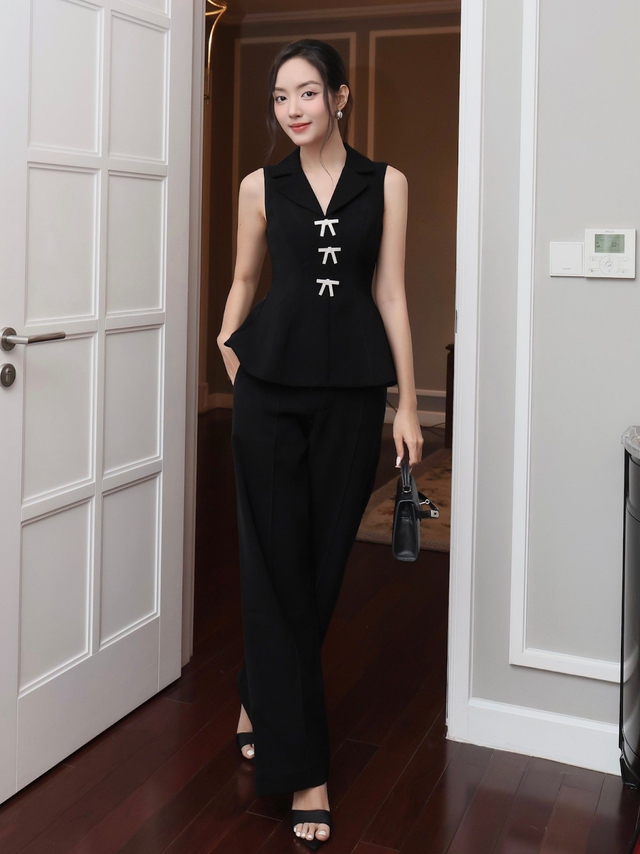 Áo peplum định nghĩa lại vẻ đoan trang trong thời trang công sở hiện đại- Ảnh 1. Áo peplum định nghĩa lại vẻ đoan trang trong thời trang công sở hiện đại- Ảnh 1.