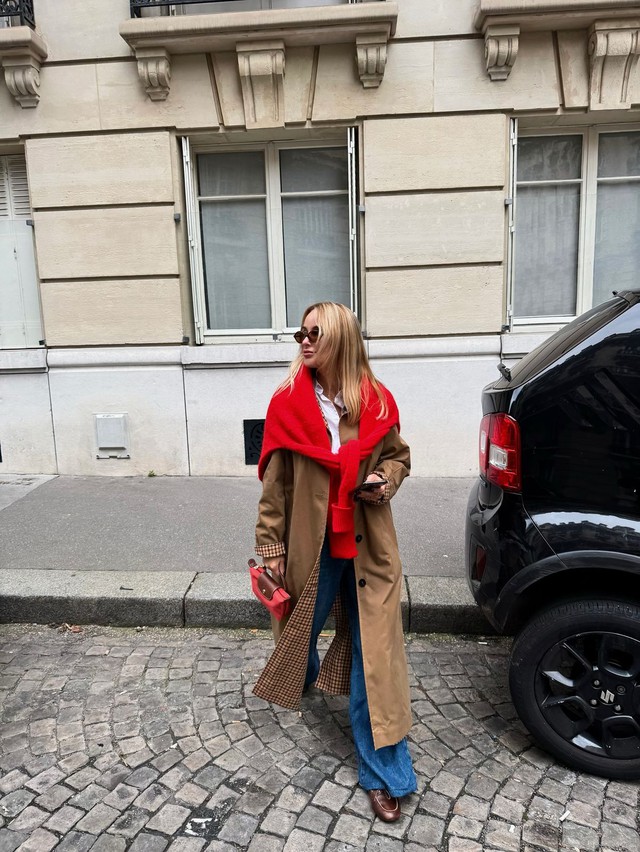 Sắc đỏ là điểm nhấn hoàn hảo cho trang phục mùa cuối năm- Ảnh 2.