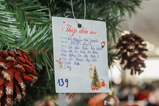 Giữa bệnh viện ung thư, những điều ước Gi&aacute;ng sinh th&agrave;nh hiện thực - Ảnh 4.