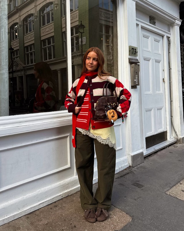 Sắc đỏ là điểm nhấn hoàn hảo cho trang phục mùa cuối năm- Ảnh 5.