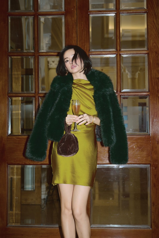 Đẳng cấp, xa hoa từ những bản phối ngày đông với áo khoác lông mềm mịn- Ảnh 6.