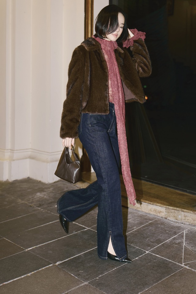 Đẳng cấp, xa hoa từ những bản phối ngày đông với áo khoác lông mềm mịn- Ảnh 5.