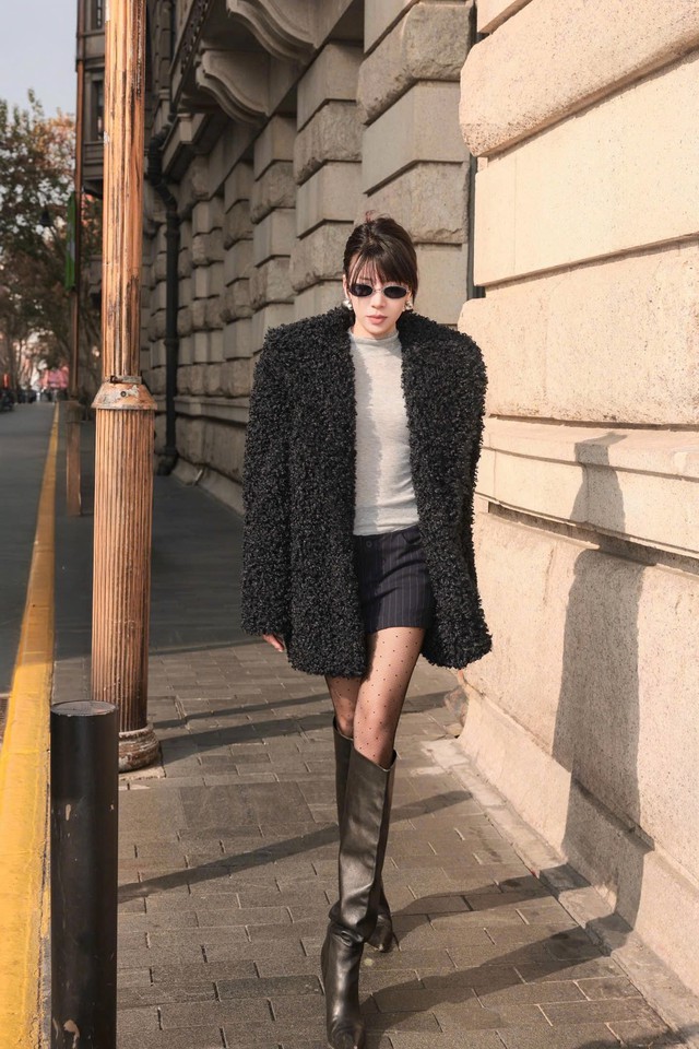 Đẳng cấp, xa hoa từ những bản phối ngày đông với áo khoác lông mềm mịn- Ảnh 1.