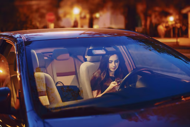 V&igrave; sao kh&ocirc;ng n&ecirc;n bật đ&egrave;n nội thất &ocirc; t&ocirc; khi l&aacute;i xe ban đ&ecirc;m? - Ảnh 3.