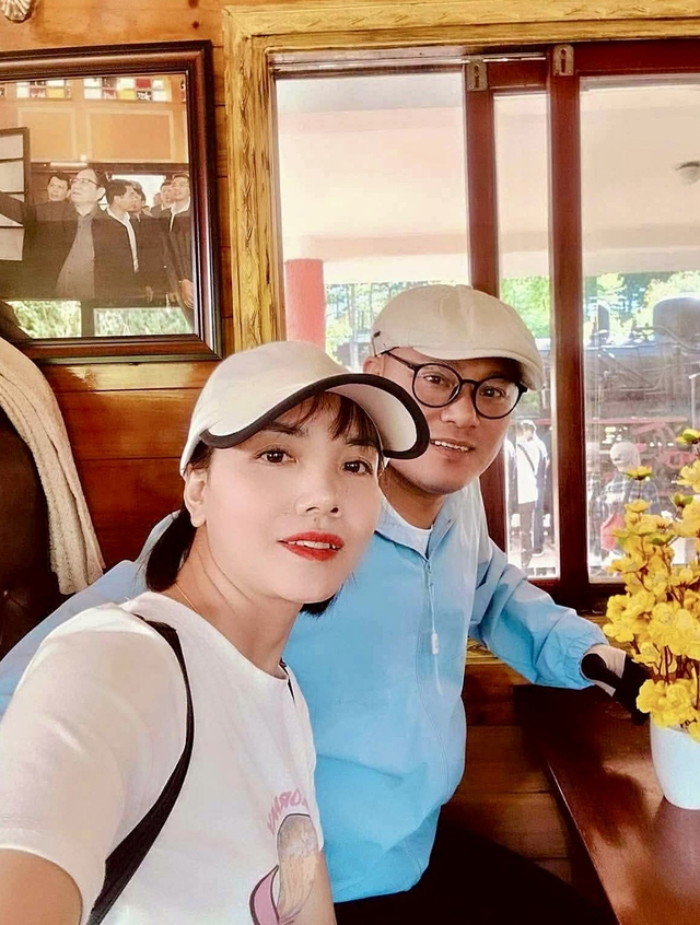 Lan tỏa tr&ecirc;n mạng x&atilde; hội: H&agrave;nh tr&igrave;nh nghị lực của ch&agrave;ng ca sĩ kh&ocirc;ng tay  - Ảnh 3.