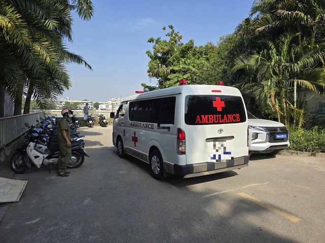 TP.HCM: Ph&aacute;t hiện thi thể nam giới tr&ocirc;i v&agrave;o nh&agrave; d&acirc;n ven s&ocirc;ng S&agrave;i G&ograve;n - Ảnh 2.