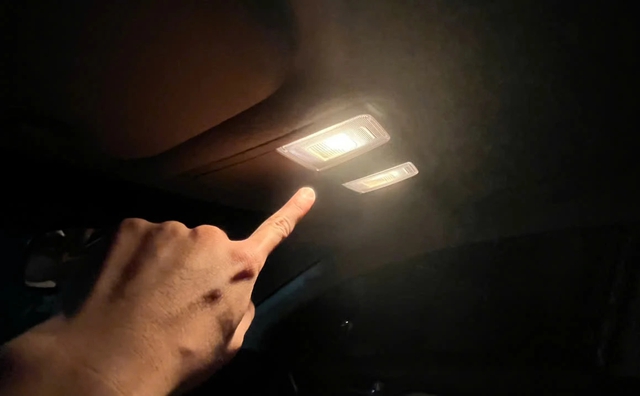 V&igrave; sao kh&ocirc;ng n&ecirc;n bật đ&egrave;n nội thất &ocirc; t&ocirc; khi l&aacute;i xe ban đ&ecirc;m? - Ảnh 1.