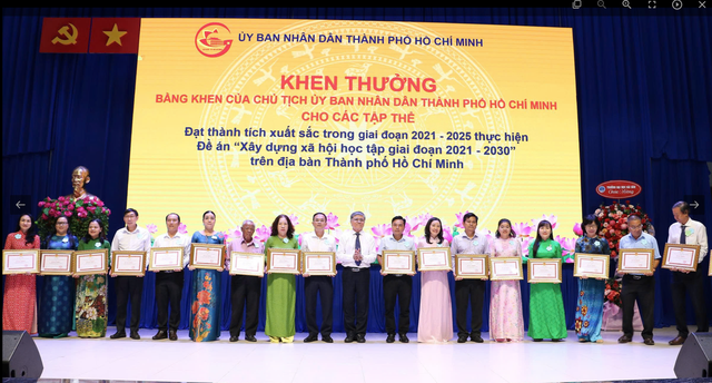 6 nhiệm vụ trọng t&acirc;m của TP.HCM khi x&acirc;y dựng x&atilde; hội học tập - Ảnh 1.