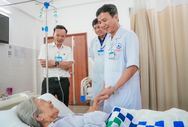 Diễn biến sức khỏe mới nhất của nghệ sĩ Phi Điểu sau khi nhập viện cấp cứu - Ảnh 1.