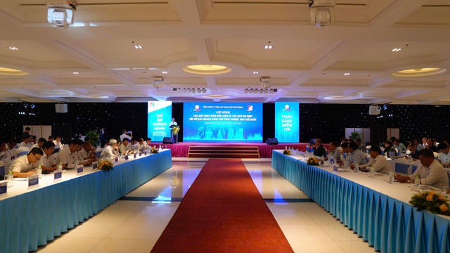 Kh&aacute;ch h&agrave;ng lo h&oacute;a đơn tăng khi &aacute;p dụng gi&aacute; điện hai th&agrave;nh phần, EVN n&oacute;i g&igrave;? - Ảnh 2.