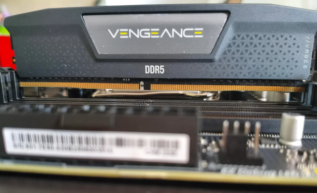 Người d&ugrave;ng bị tr&aacute;o RAM DDR5 th&agrave;nh DDR4 khi mua h&agrave;ng trực tuyến - Ảnh 1.