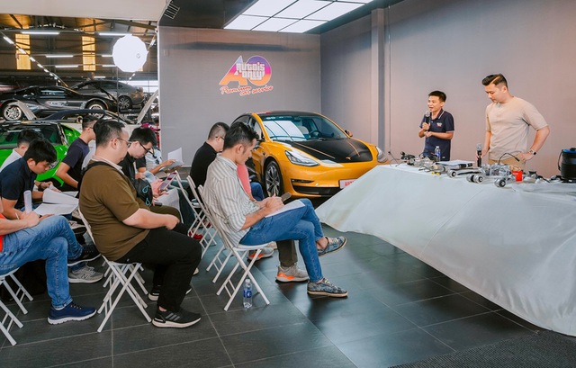 Sửa chữa, bảo dưỡng xe điện v&agrave; xe hybrid kh&aacute;c g&igrave; so với xe xăng, dầu? - Ảnh 1.