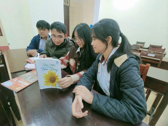 Đẹp m&atilde;i những tấm l&ograve;ng: C&acirc;u chuyện cảm hứng từ cuộc sống v&agrave; nghị lực Vượt kh&oacute; - Ảnh 1.