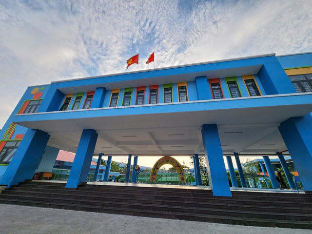 Gi&aacute;o vi&ecirc;n phản &aacute;nh nh&agrave; trường y&ecirc;u cầu 'đ&uacute;ng giờ tuyệt đối', hiệu trưởng n&oacute;i g&igrave;? - Ảnh 1.