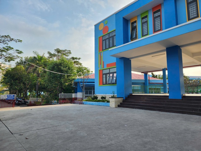 Gi&aacute;o vi&ecirc;n phản &aacute;nh nh&agrave; trường y&ecirc;u cầu 'đ&uacute;ng giờ tuyệt đối', hiệu trưởng n&oacute;i g&igrave;? - Ảnh 2.