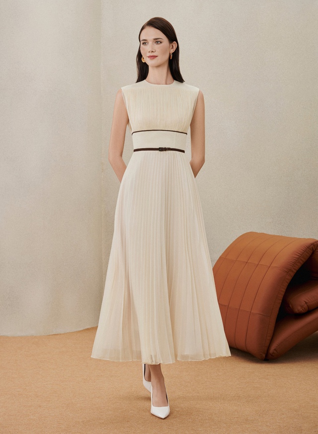 Đẹp cả tuần chỉ với ba gam màu trắng, đen, beige Đẹp cả tuần chỉ với ba gam màu trắng, đen, beige- Ảnh 2.